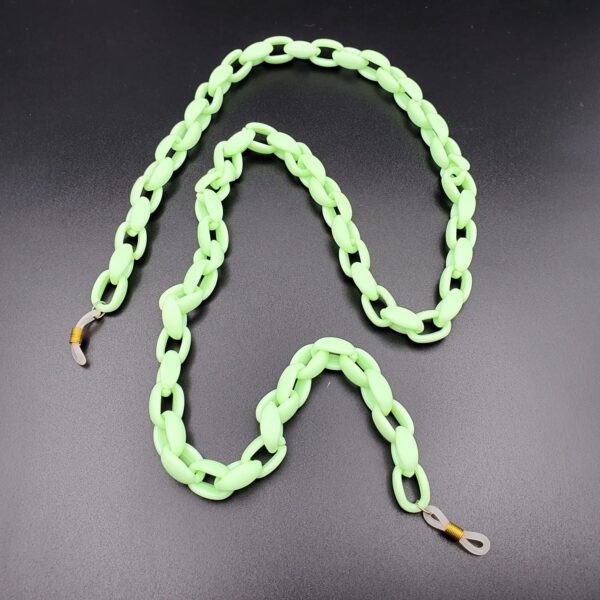 سلسلة نظارات بلاستيك أخضر فسفوري – إطلالة جريئة ولافتة