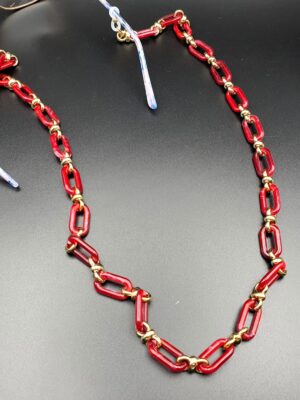 WhatsApp Image 2025-08-14 at 11.33.31 PM (1) سلسلة نظارات بلاستيك أحمر مع فواصل ذهبية – أناقة تلفت الأنظار