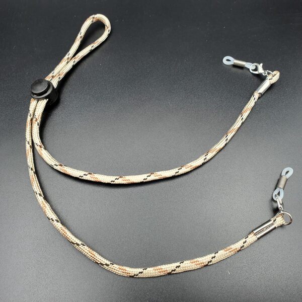 WhatsApp Image 2025-08-15 at 12.00.34 AM (2) سلسلة نظارات قماش بيج بخطوط بنية وسوداء – عملية وأنيقة